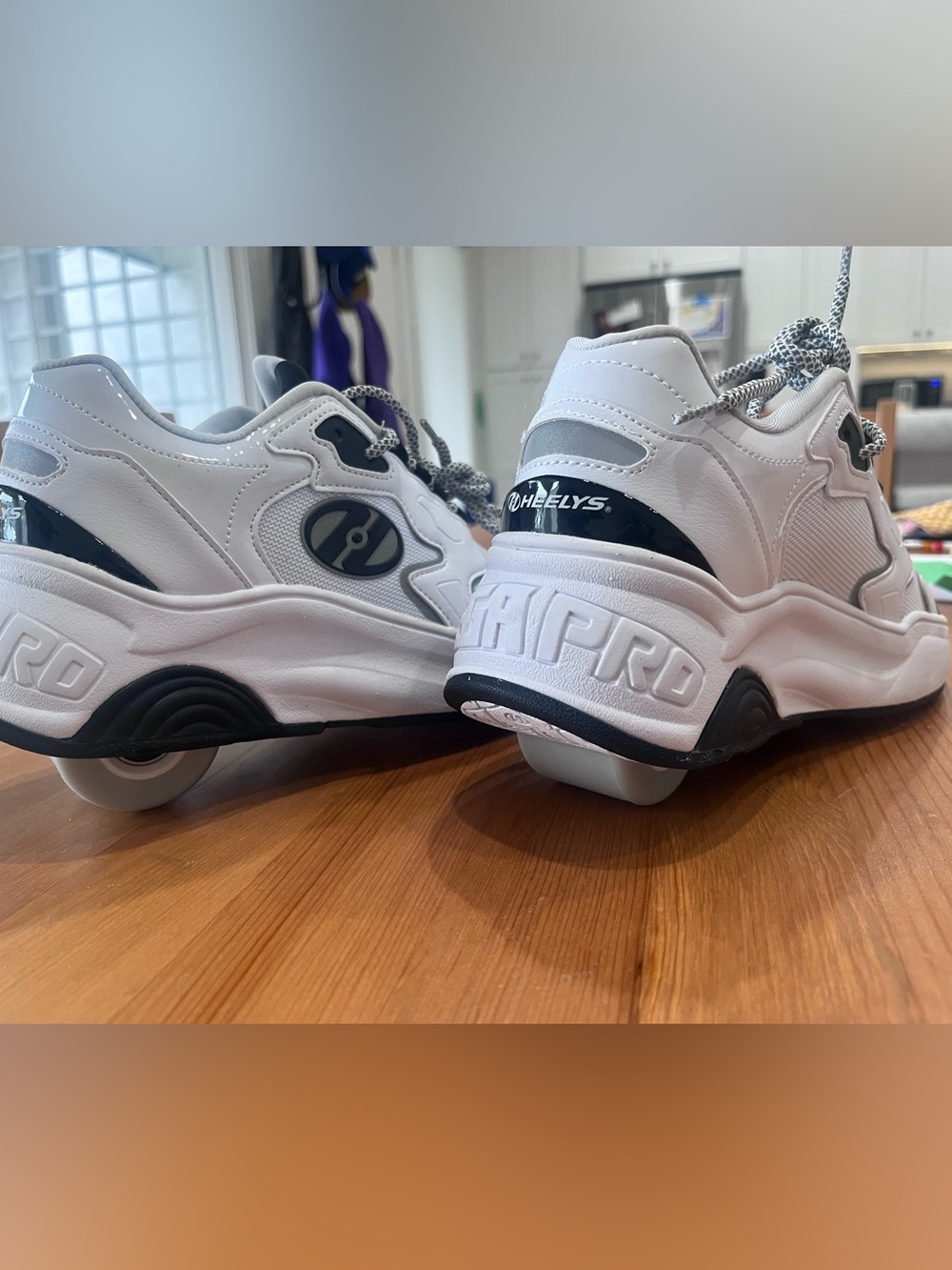 Heelys MEGA Pro White and Black Kids' Rolling Sneakers Like NEW Boys Size 4